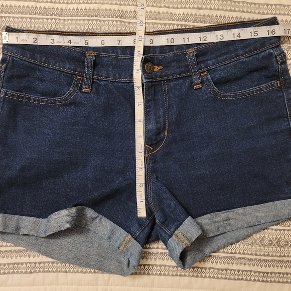 Old Navy Cuffed Dark Wash Denim Shorts Size 8 - Picture 11 of 14